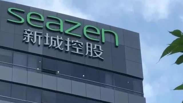 廠家在使用橫流式閉式冷卻塔時(shí)應(yīng)注意哪些問題?(專業(yè)的閉式橫流冷卻塔)