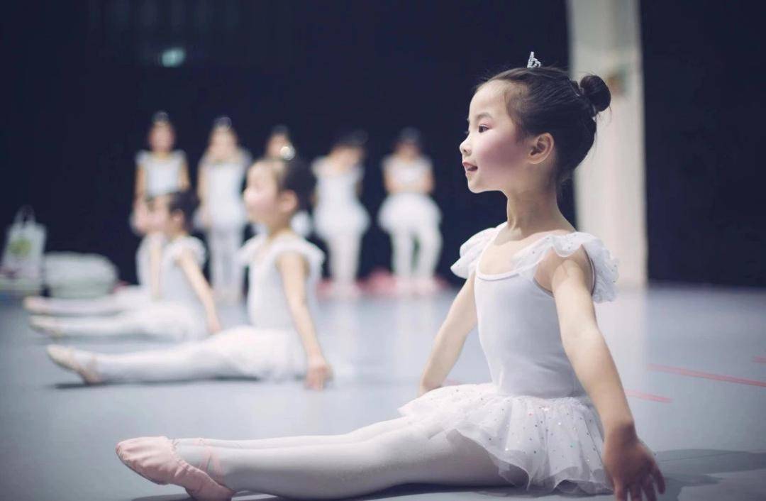 封閉式冷卻塔如何補(bǔ)水